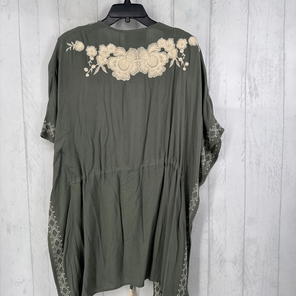 S/M embroidered kimono