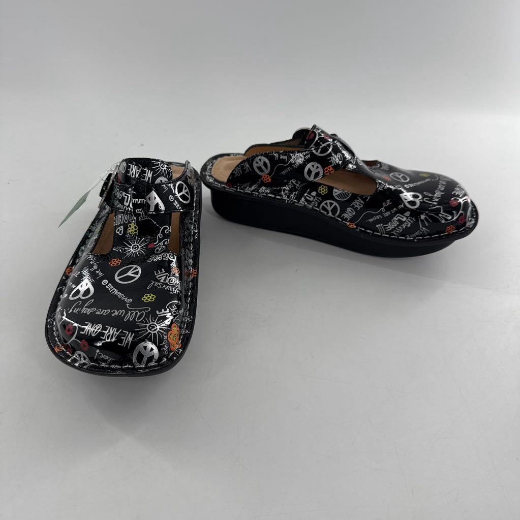 7 peace & love t-strap mules