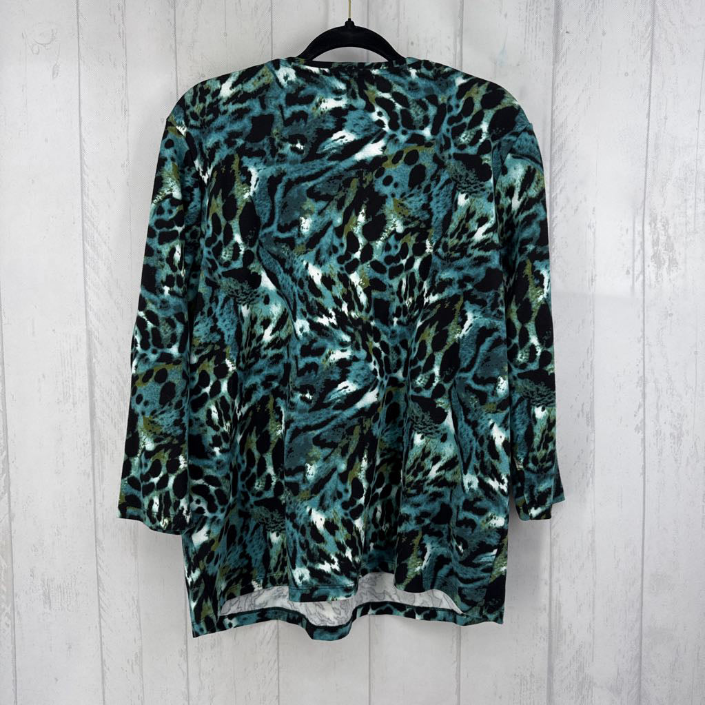 2X animal print v-neck 3/4 slv top