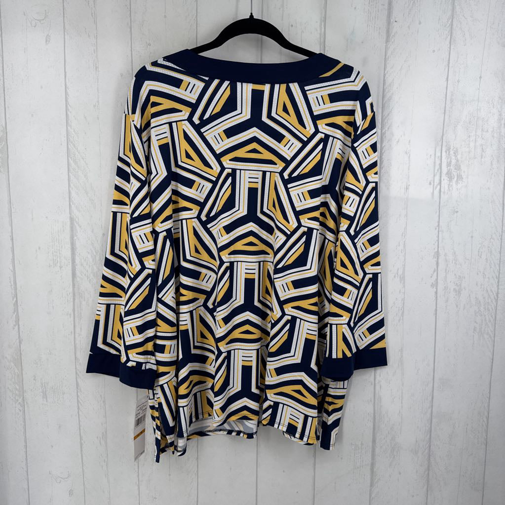 R63 3X grommet v-neck printed l/s top
