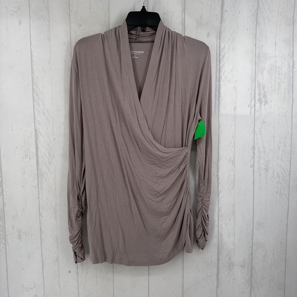 M crossover ruched side l/s top