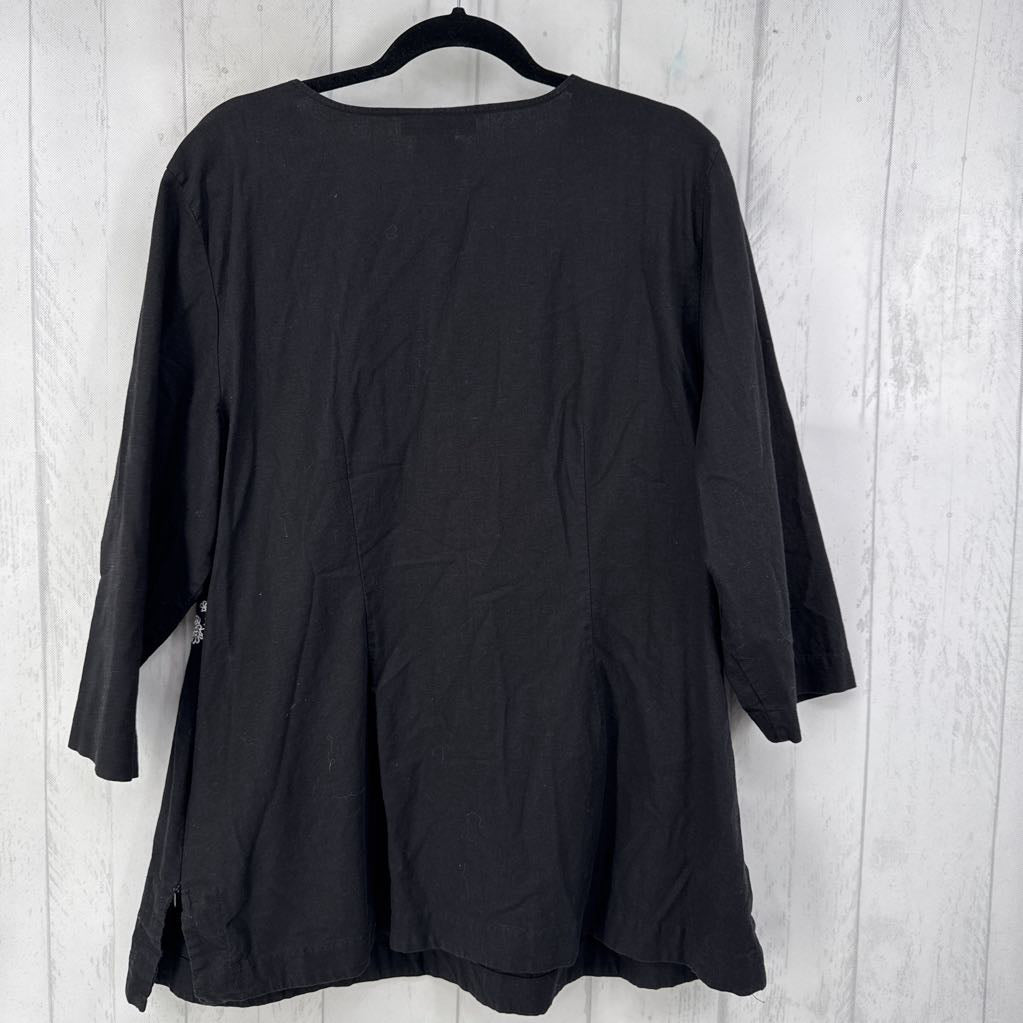 2X flo embroidered v-neck 3/4 slv top