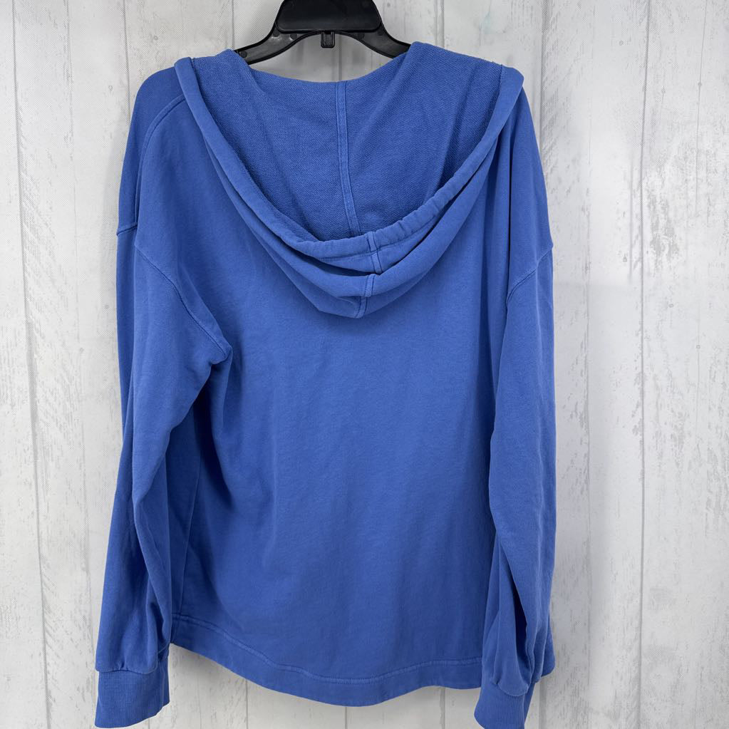M v-neck pullover w/ hood