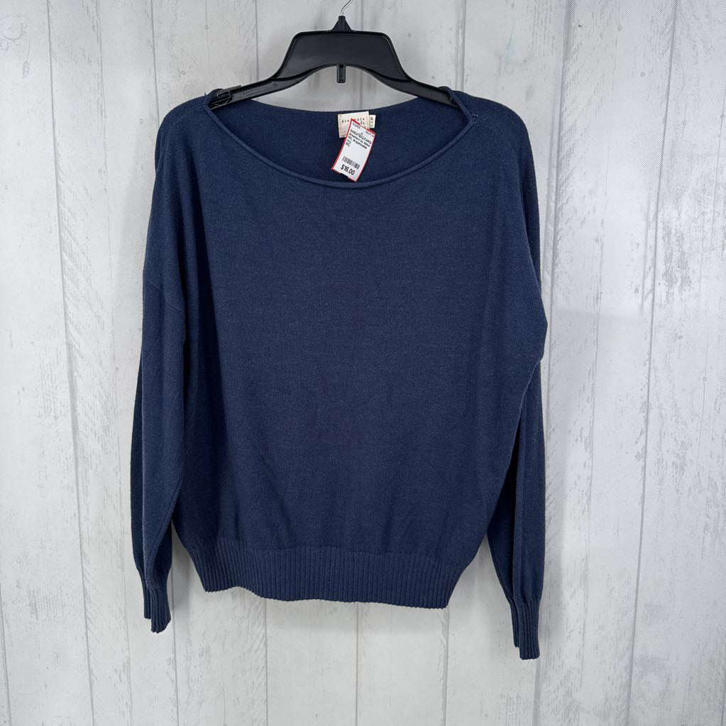M/L dropshoulder sweater