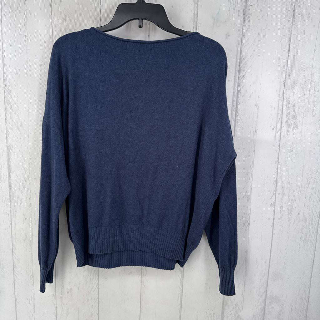 M/L dropshoulder sweater