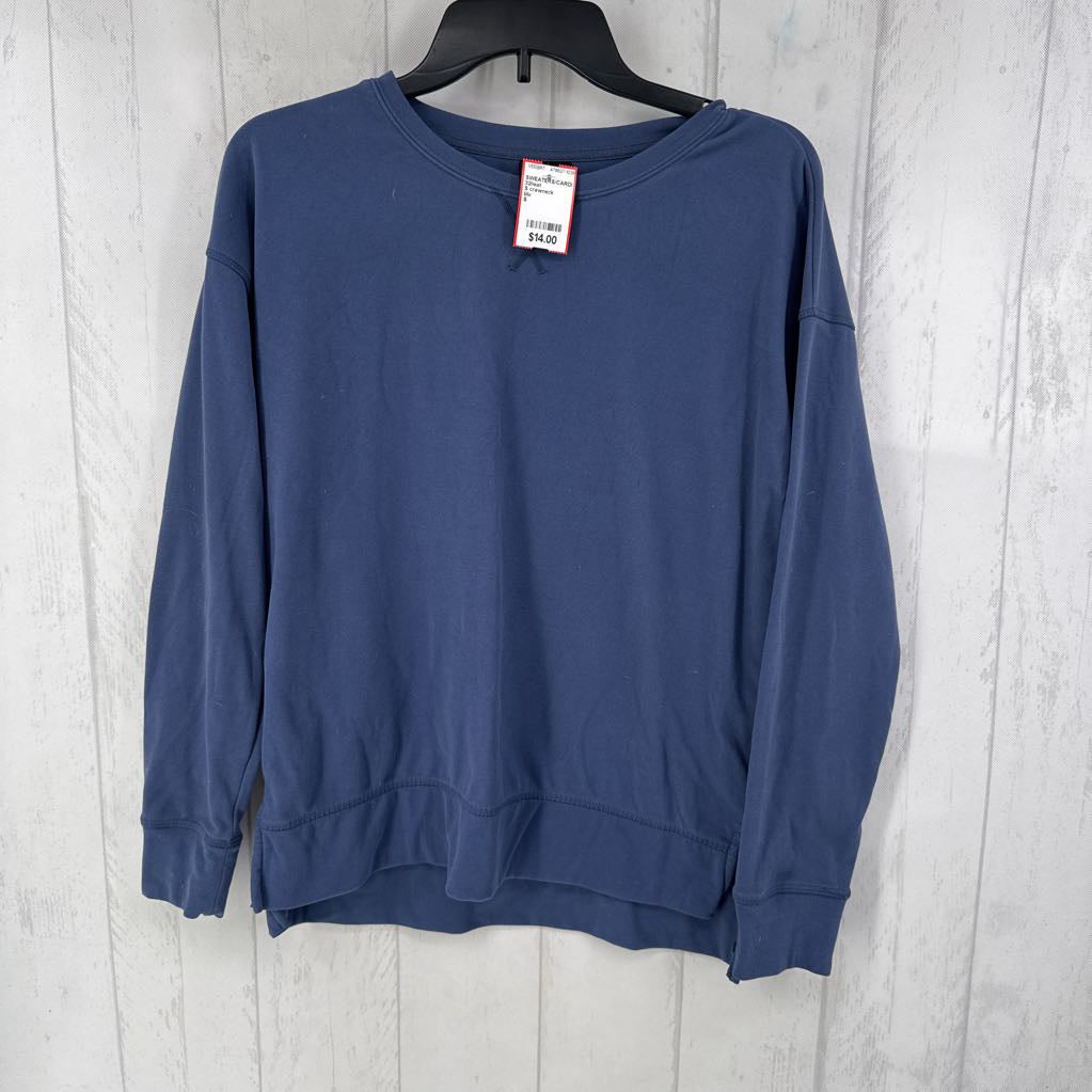 S crewneck sweatshirt