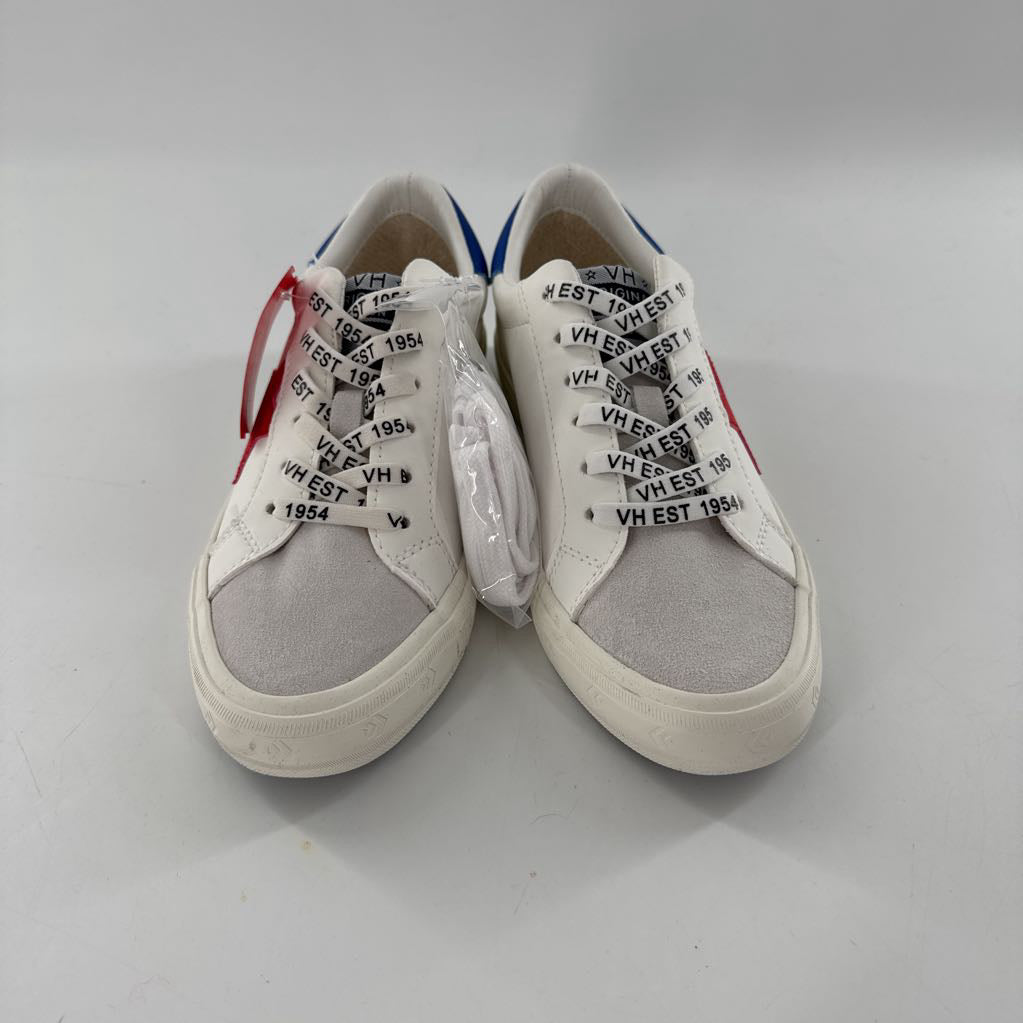 5.5 lace up sneaker