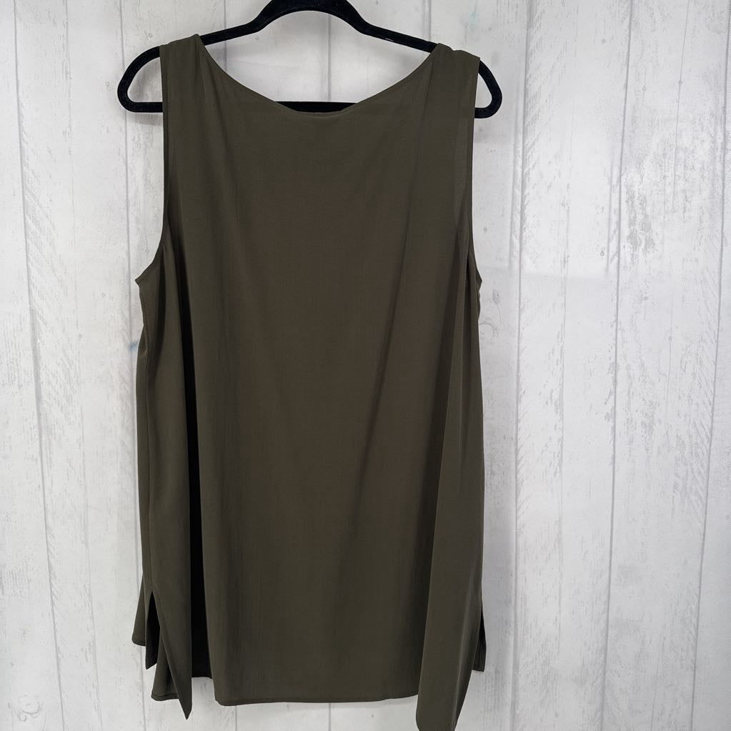 r218 XL scoop neck crepe tank