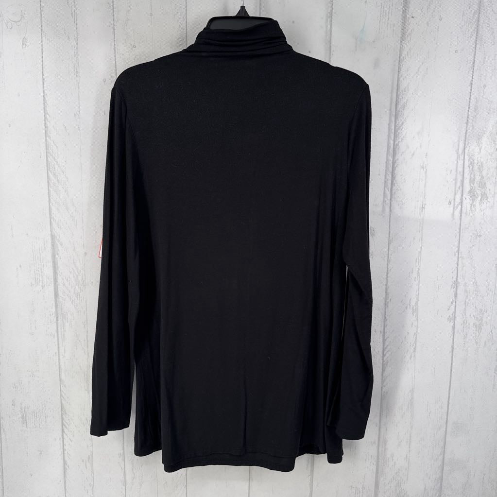 M t-neck l/s top