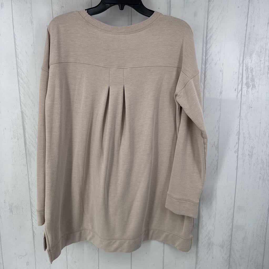 M crewneck l/s top