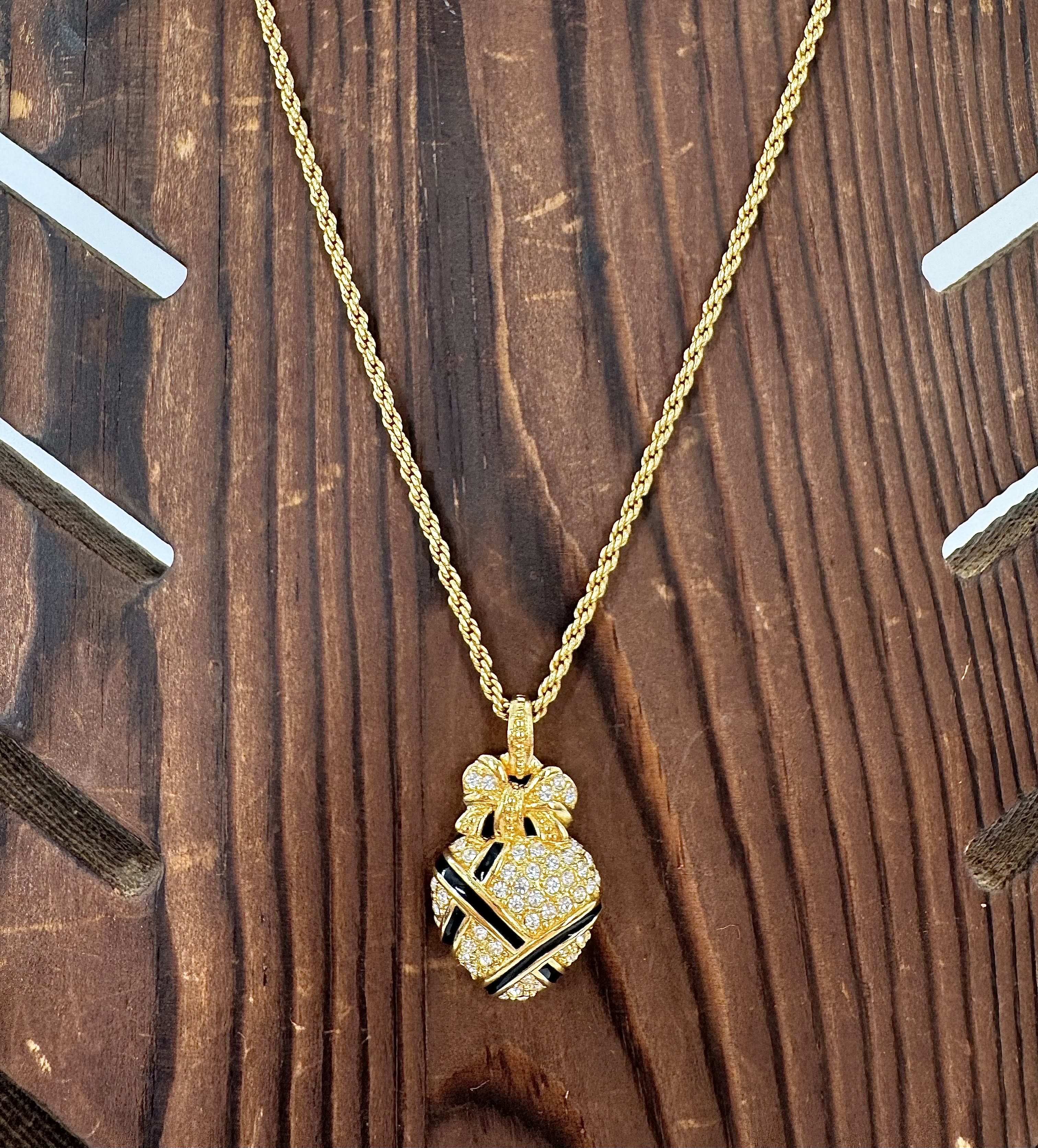 9" goldtone heart pendant necklace