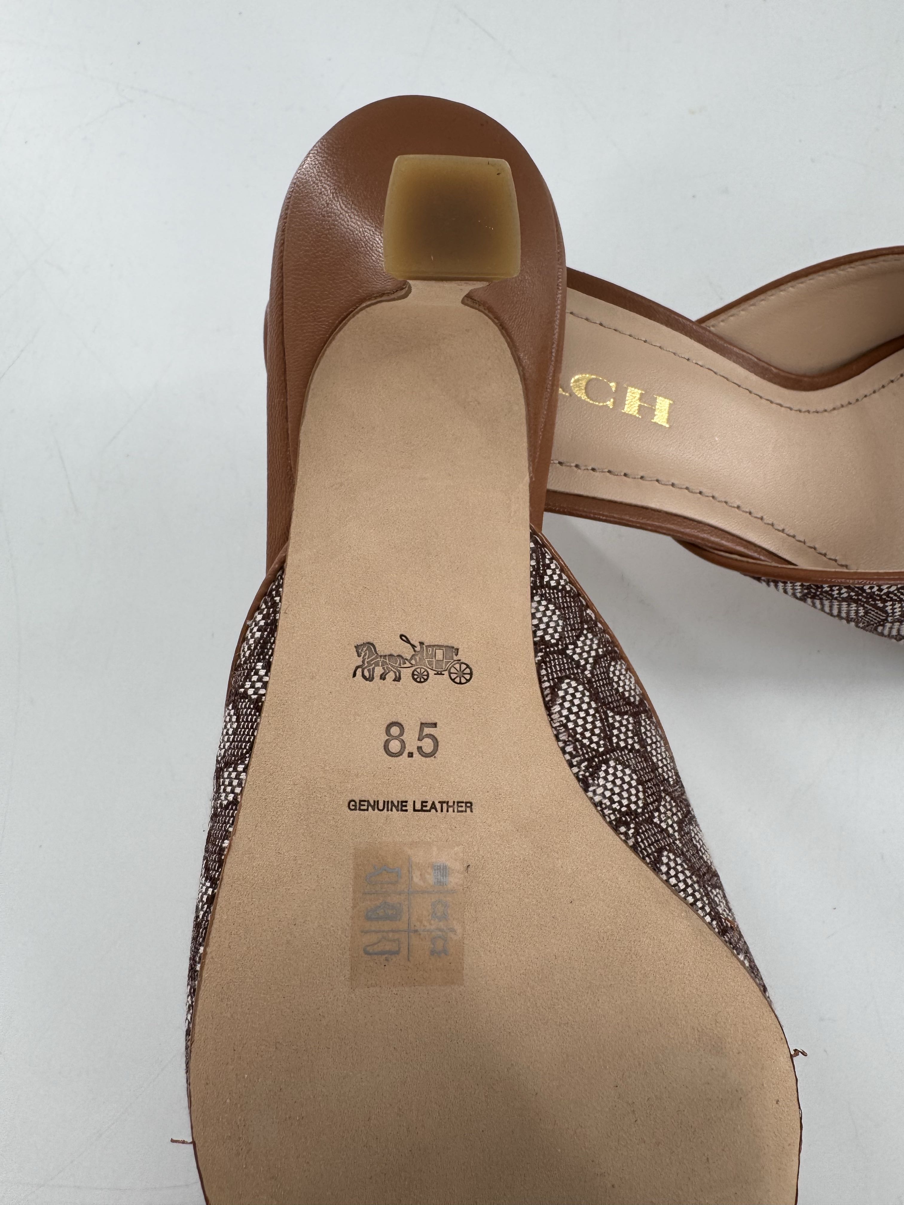 8.5 signature logo kitten heels