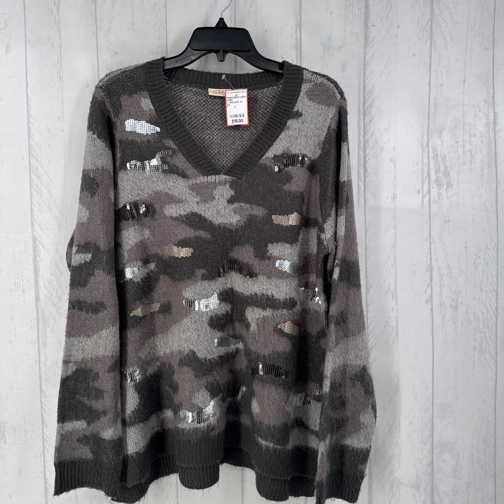 L camo print w/ sequins v-neck sweater