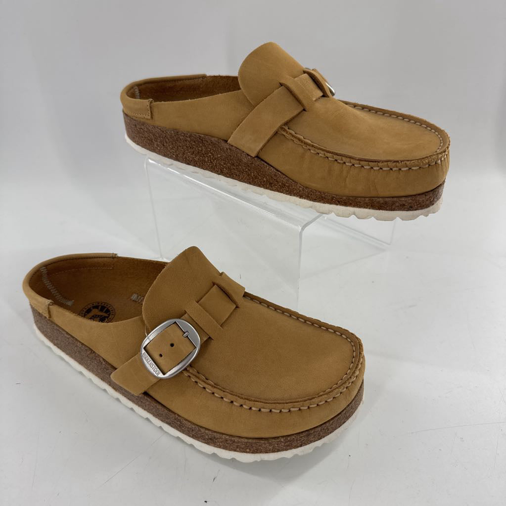 6 buckle clogs