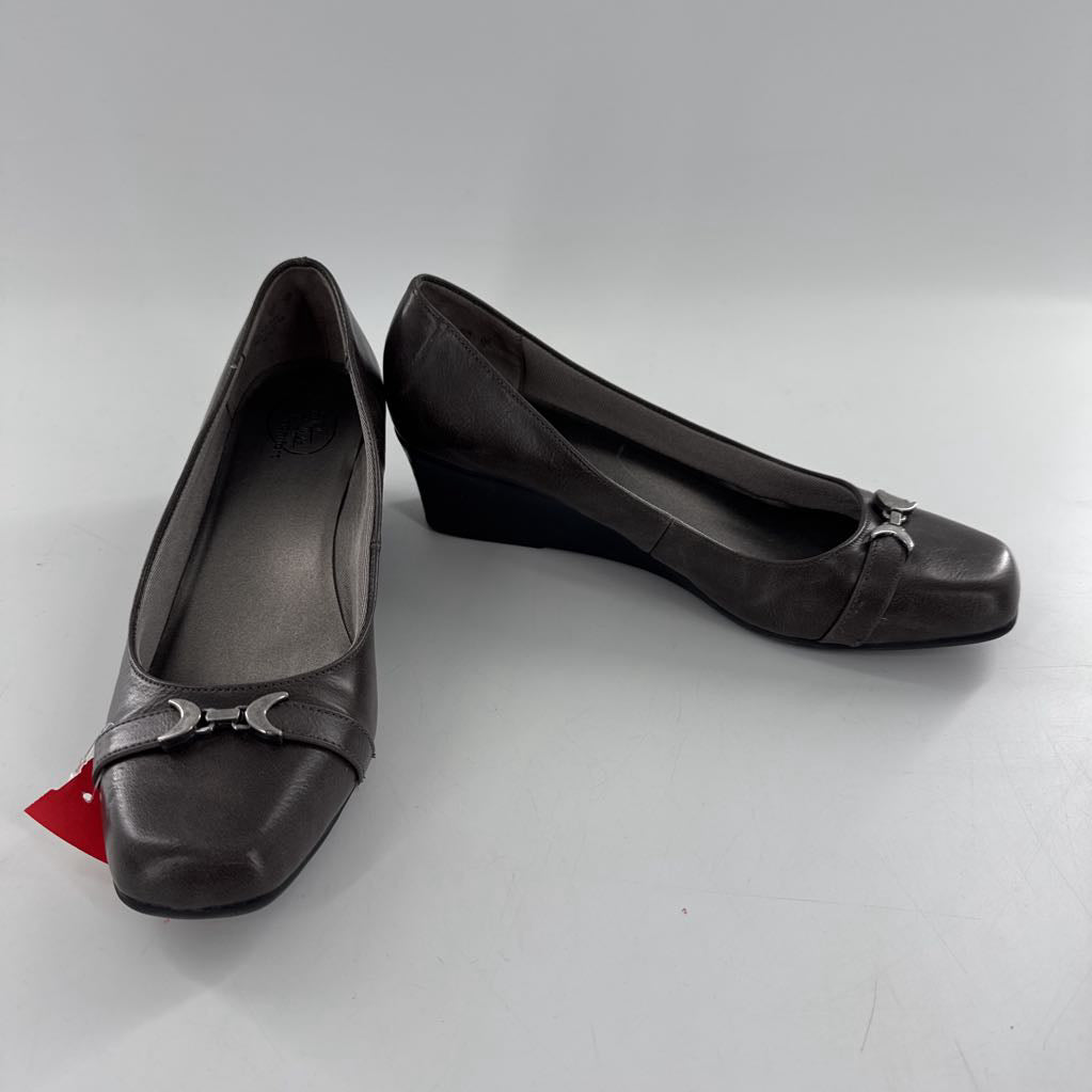 10 wedge heel slip-ons