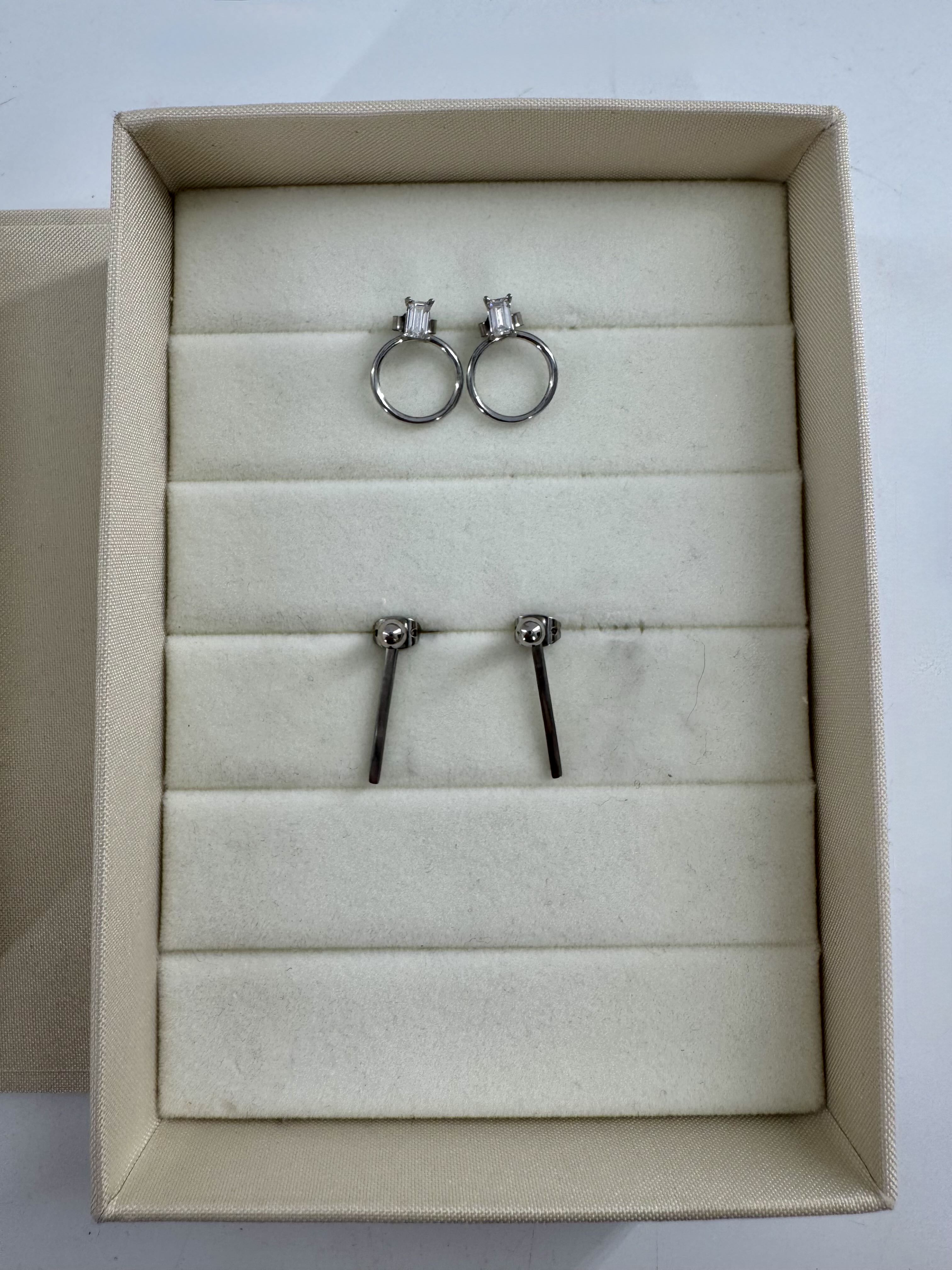 2Pr earrings w/ jewelry case