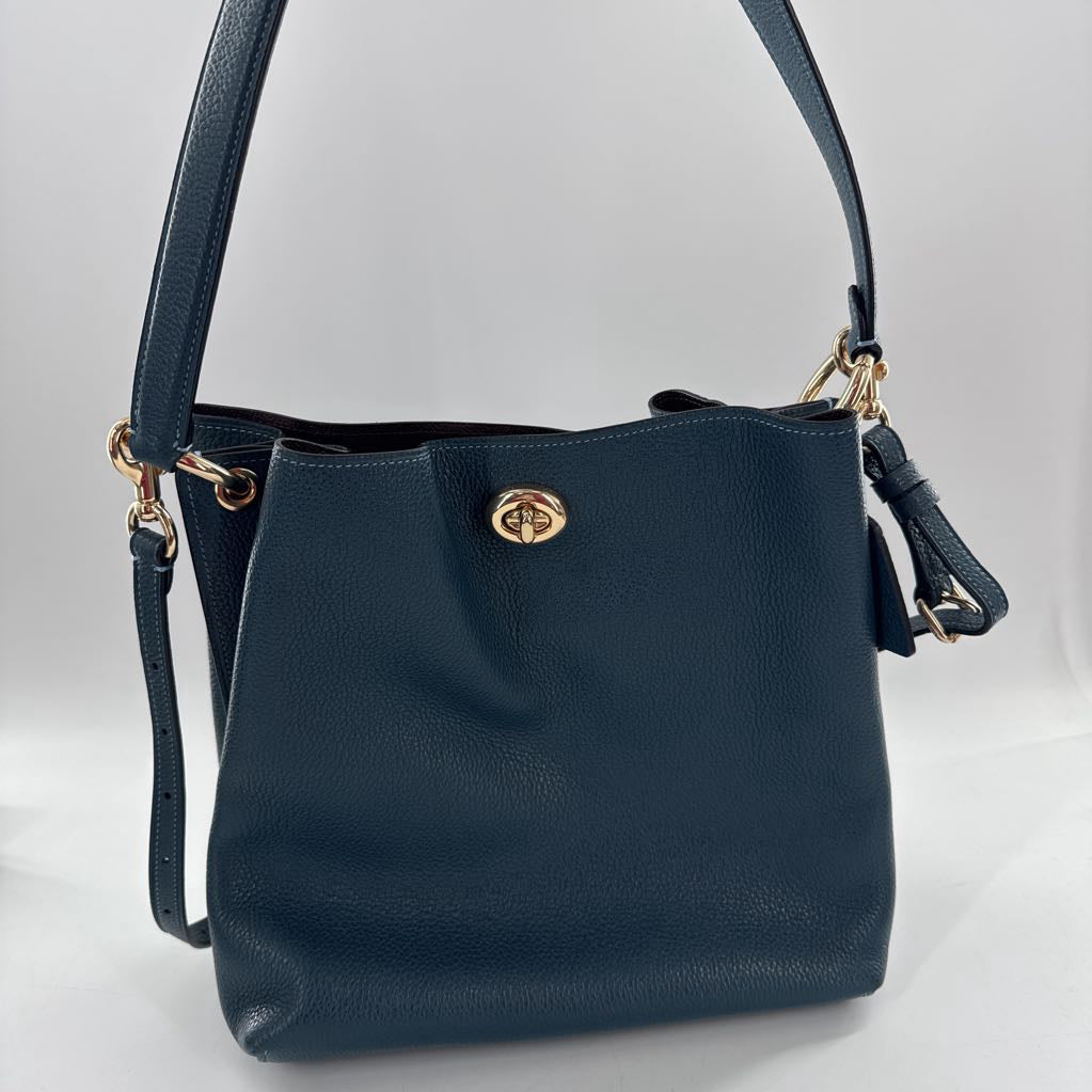 chain strap quilted tote