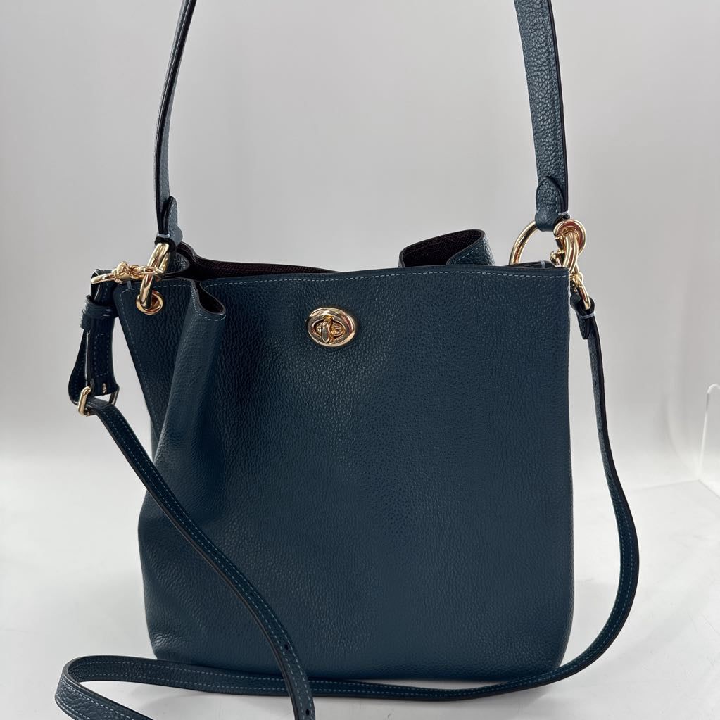 chain strap quilted tote