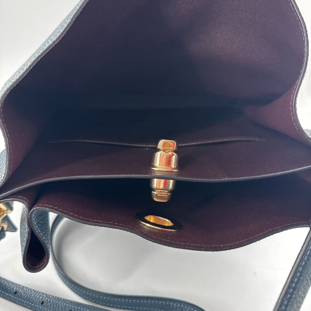 chain strap quilted tote