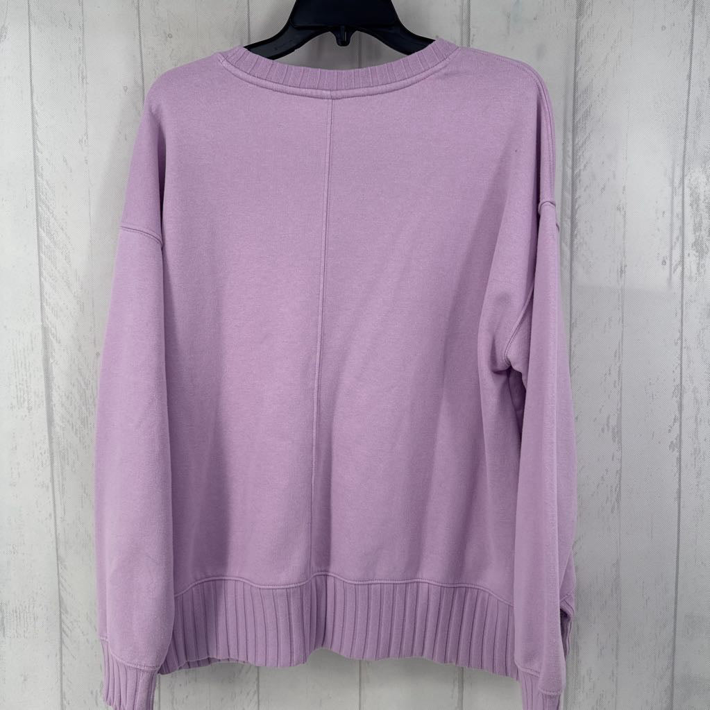 L crewneck sweatshirt