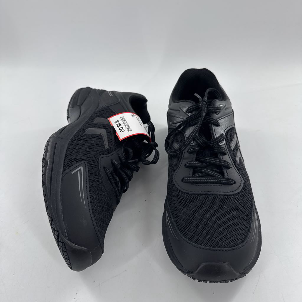 11 M lace-up sneaker