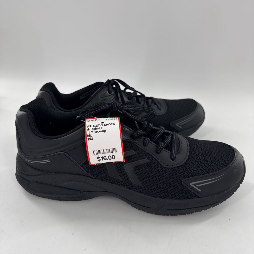 11 M lace-up sneaker