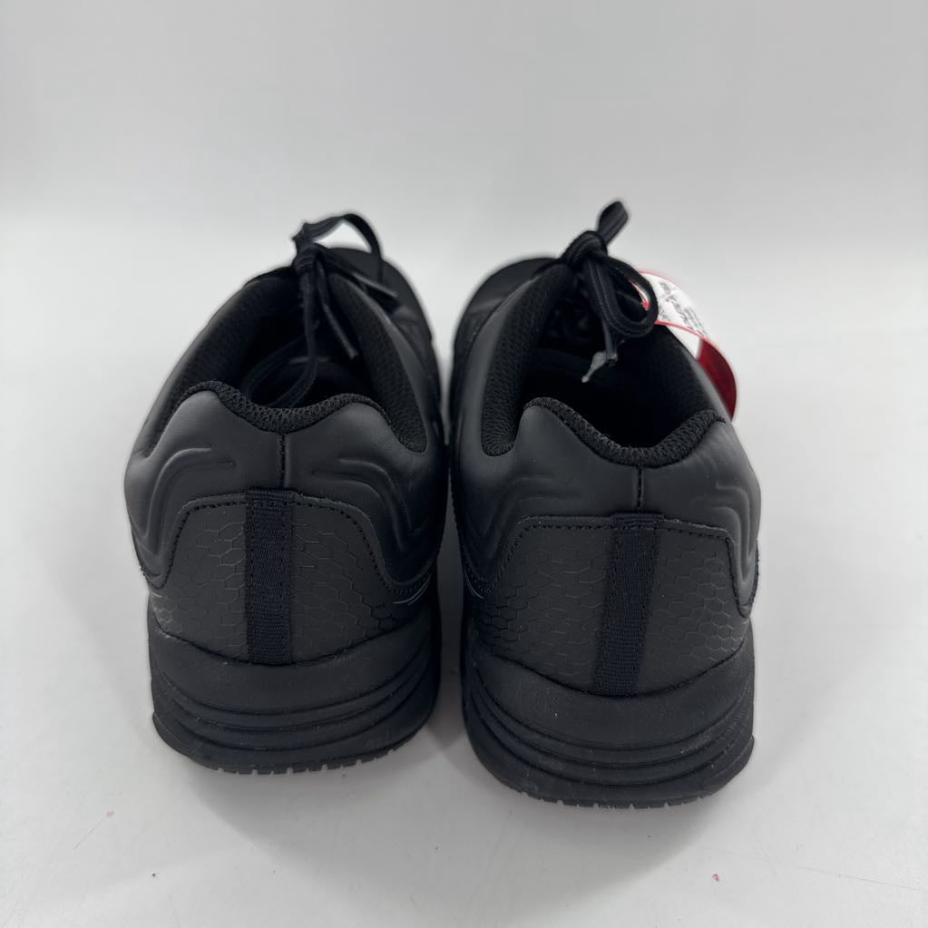 11 M lace-up sneaker