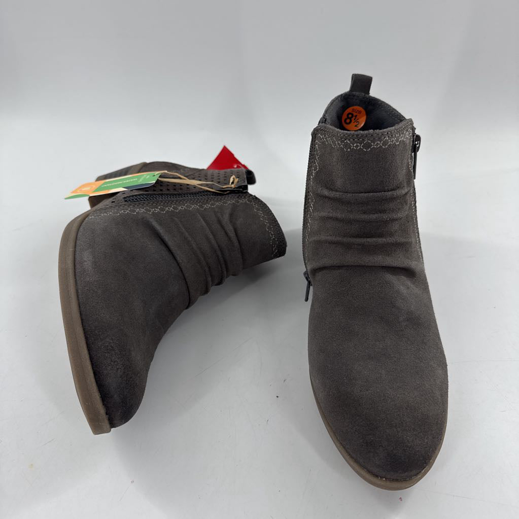 8.5 suded ankle zip bootie