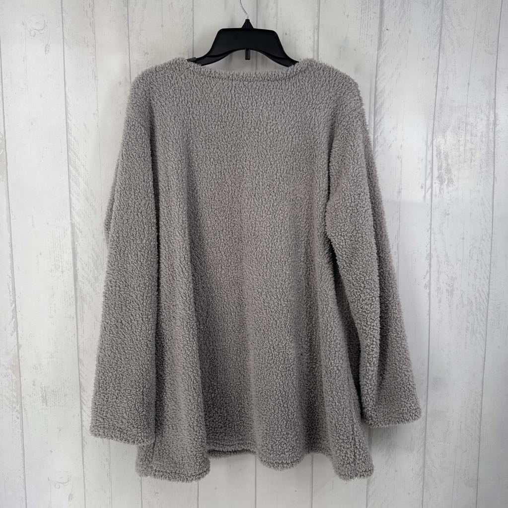 XL fleece pullover (yes i'm still freezing)