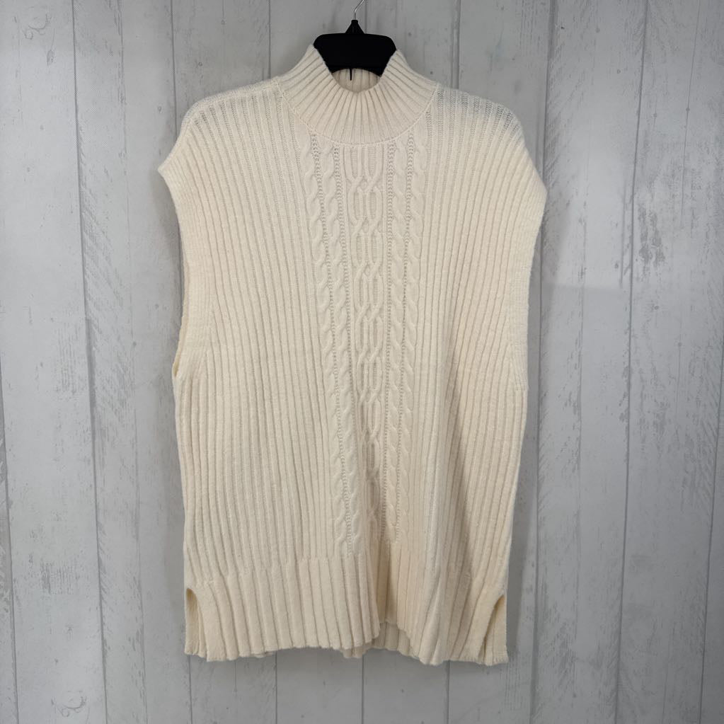 L cable knit sweater vest