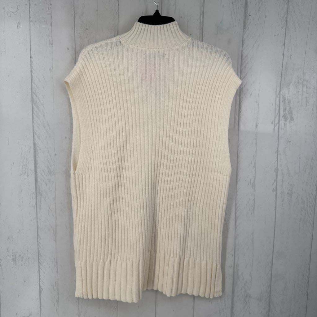 L cable knit sweater vest