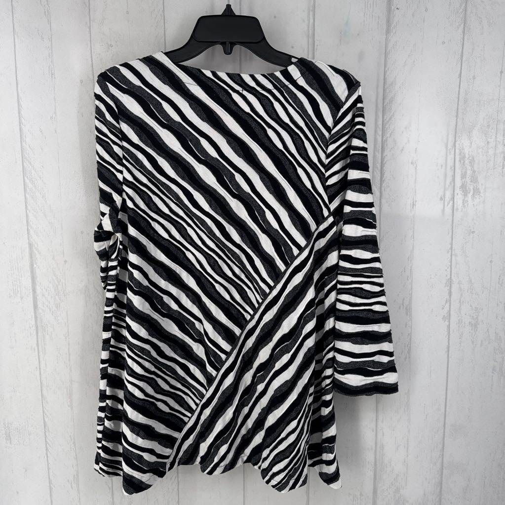 M textured v-neck 3/4 slv tunic