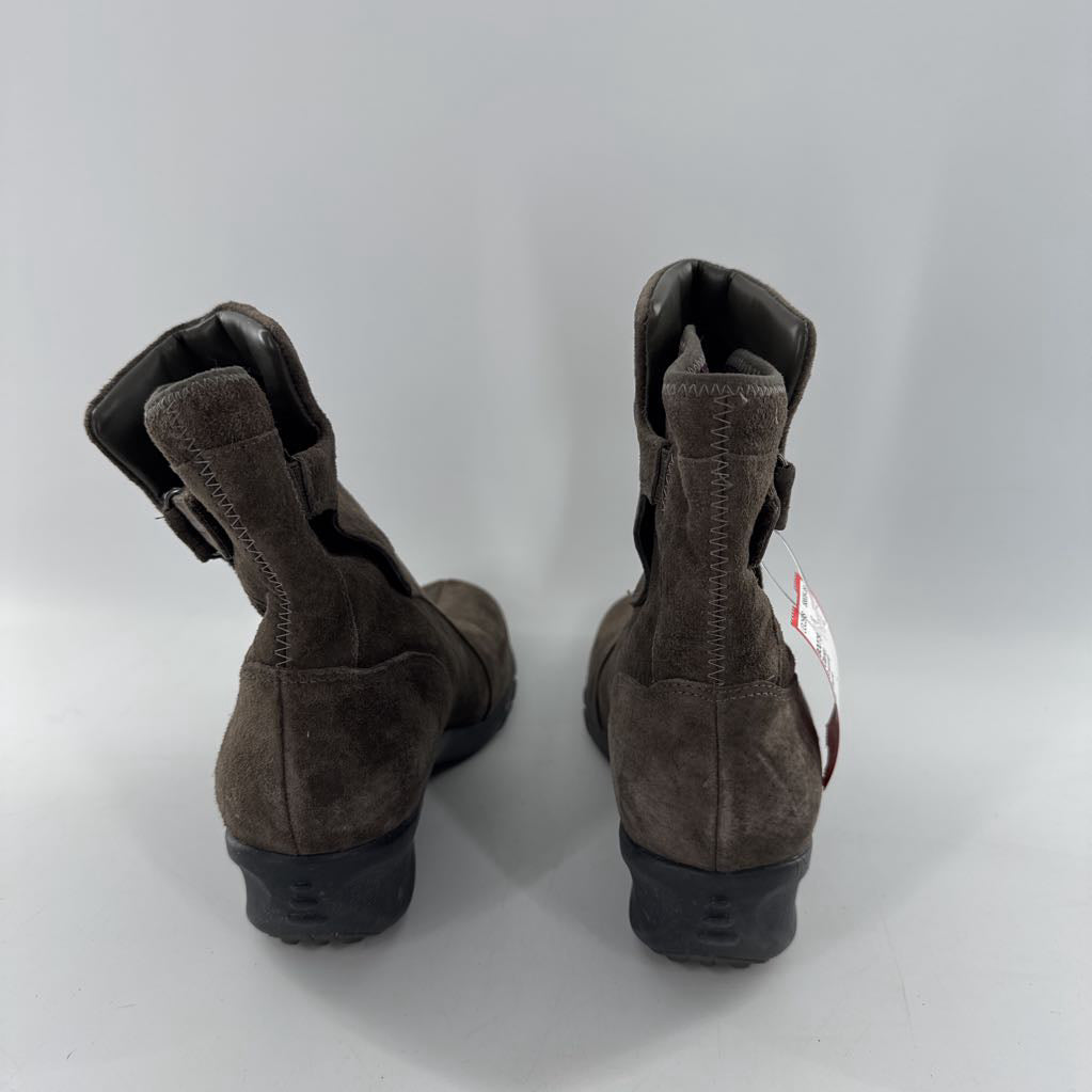 9 suede waterproof ankle boot