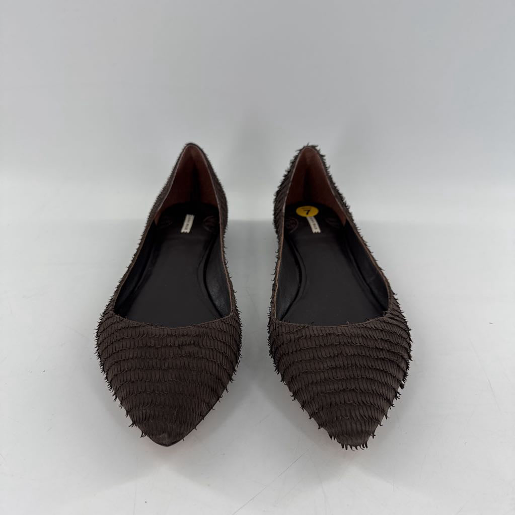 R58 7 leather textured ballet flats