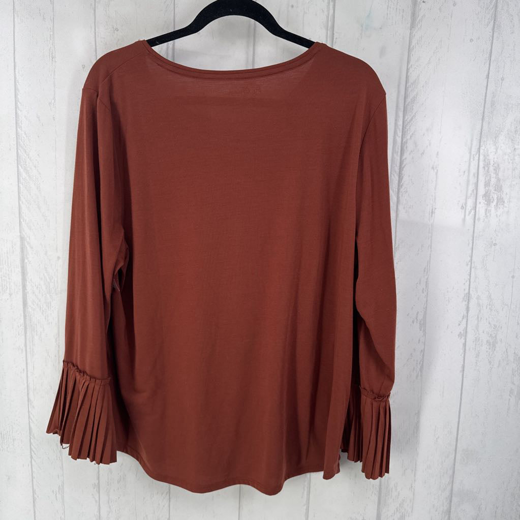 XL scoop neck pleated flare slv top