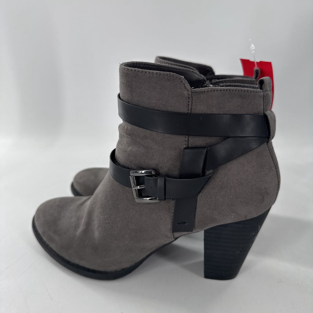 8 wrap buckle block heel boot