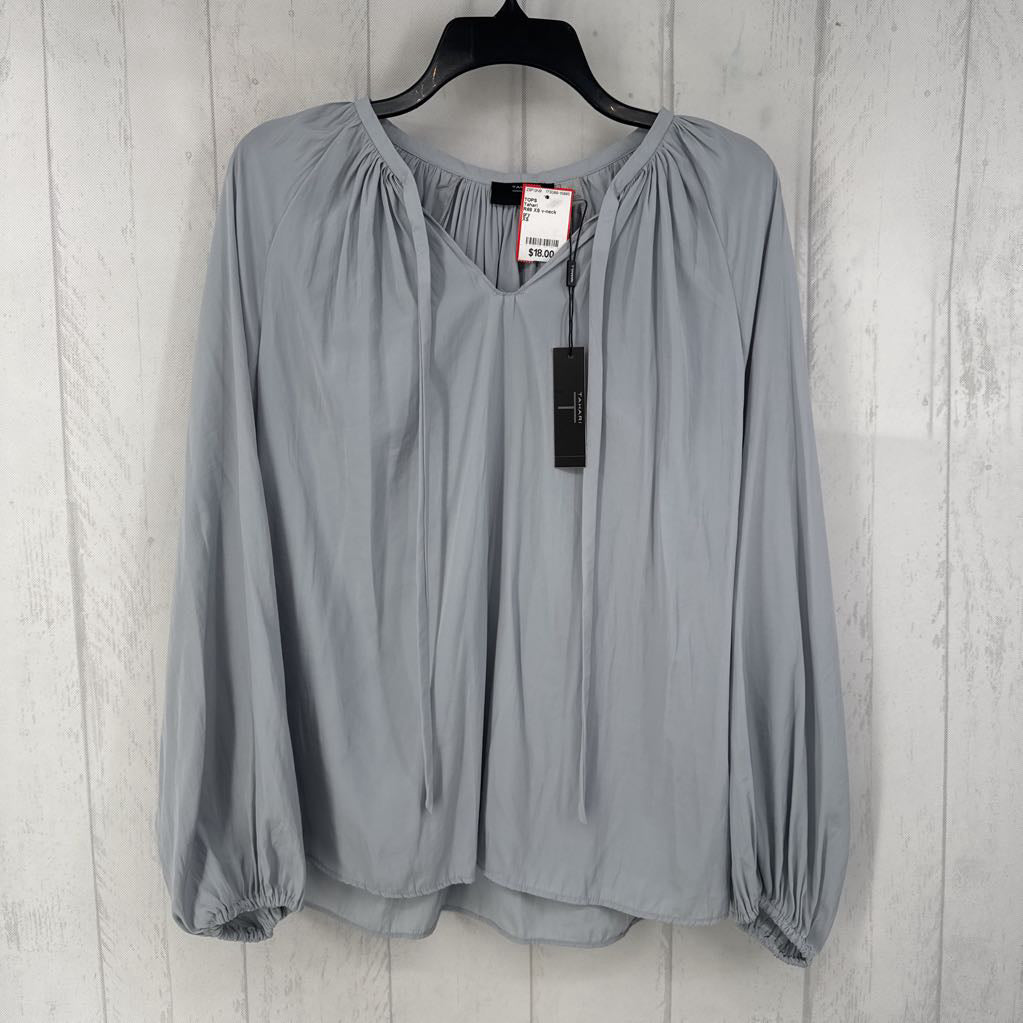 R68 XS v-neck bow front l/s top
