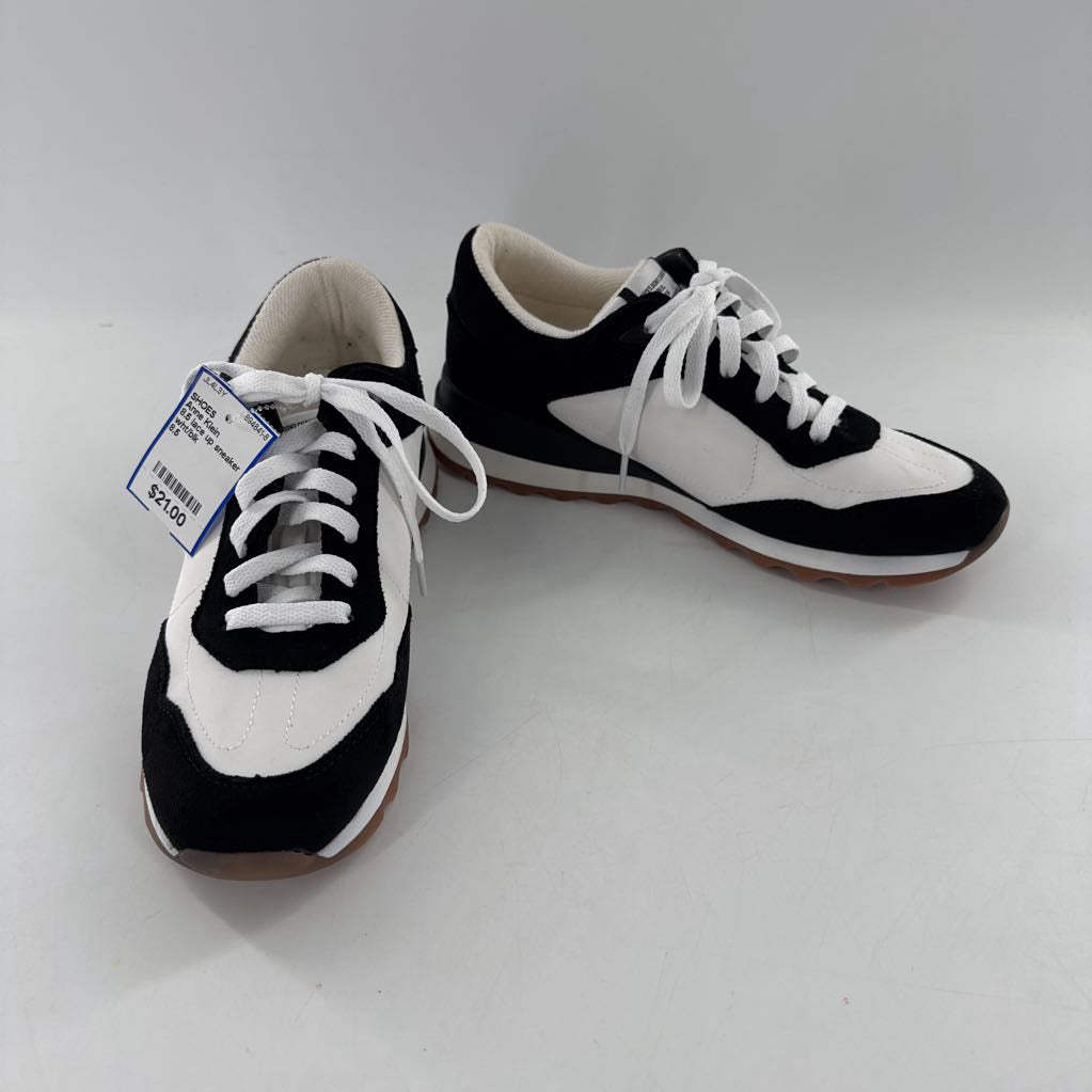 8.5 lace up sneaker