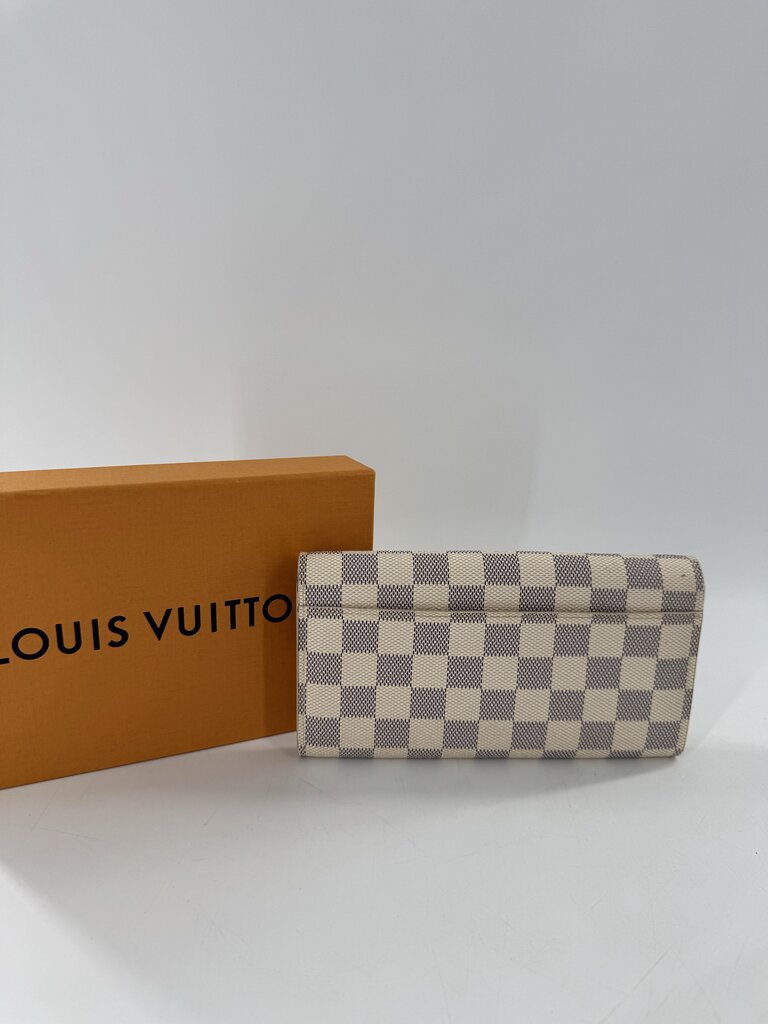 bi-fold wallet damier w/ dust bag & box