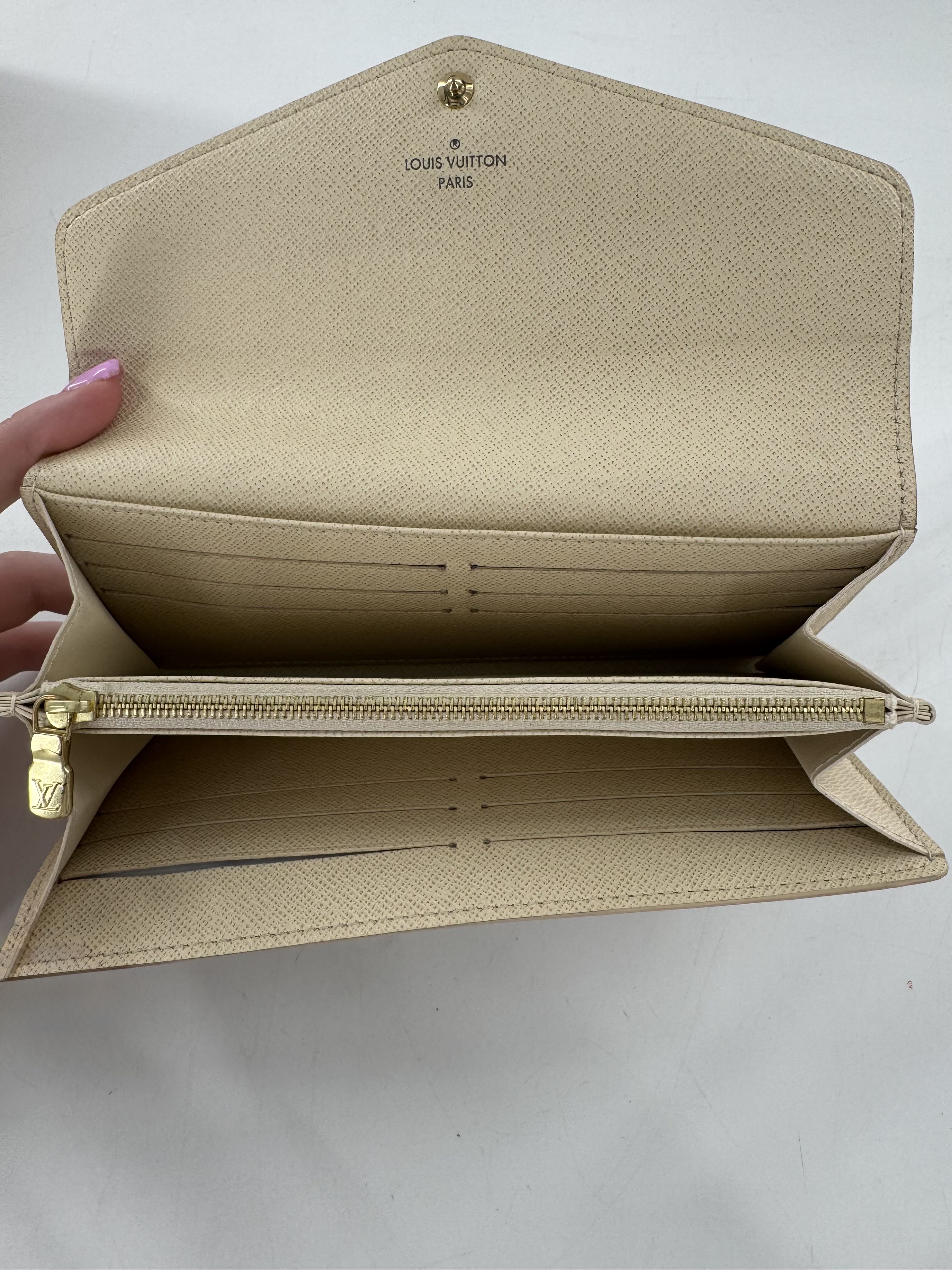 bi-fold wallet damier w/ dust bag & box