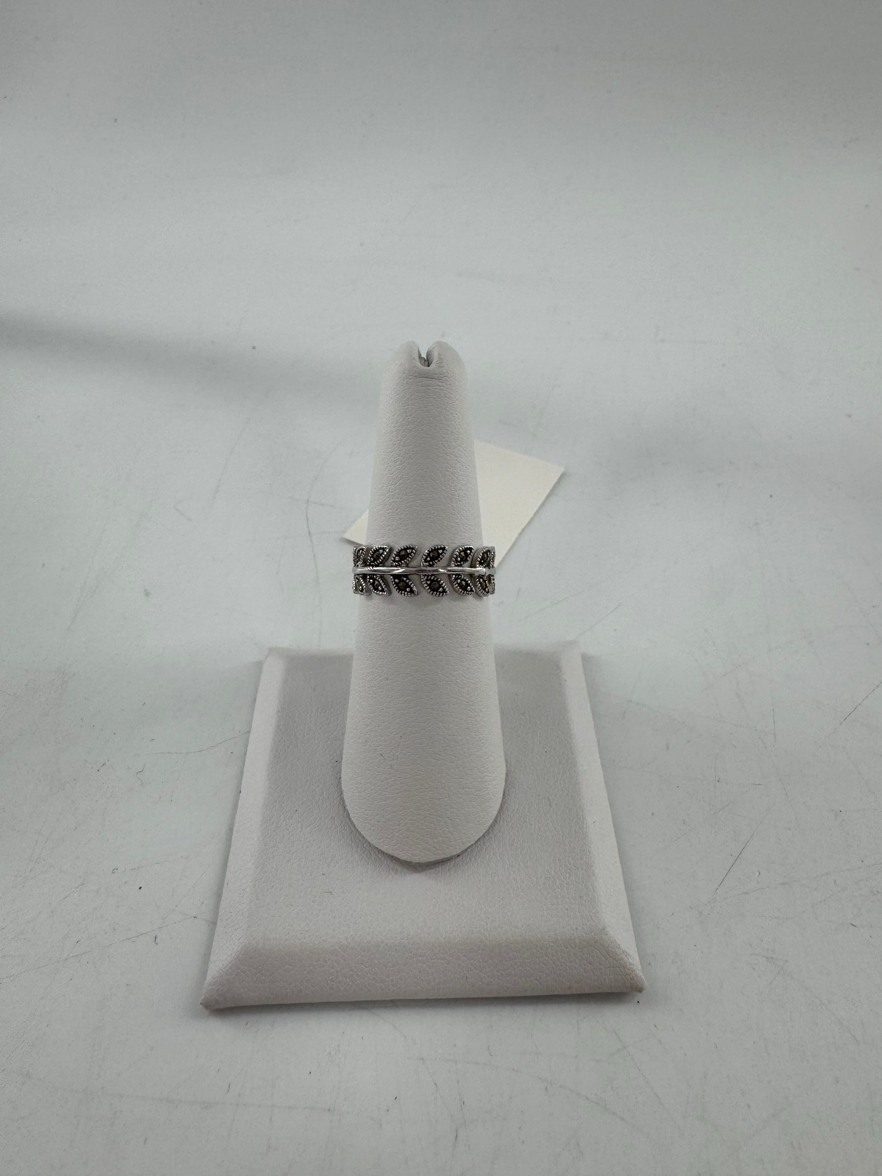 Sz 7 .925 leaf ring