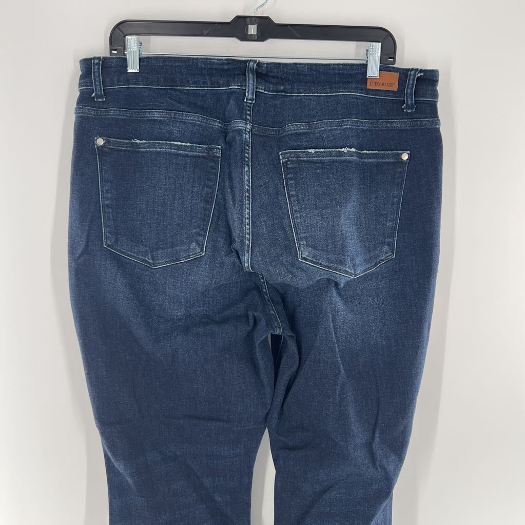 22 slim bootcut jean
