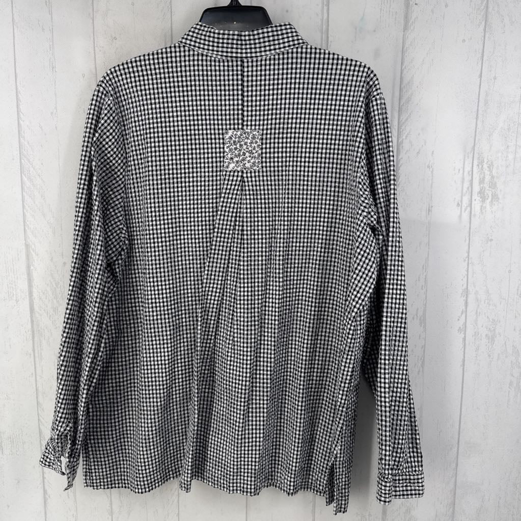 XL checkered button down l/s top