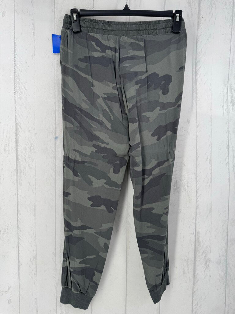 XS camo print joggers