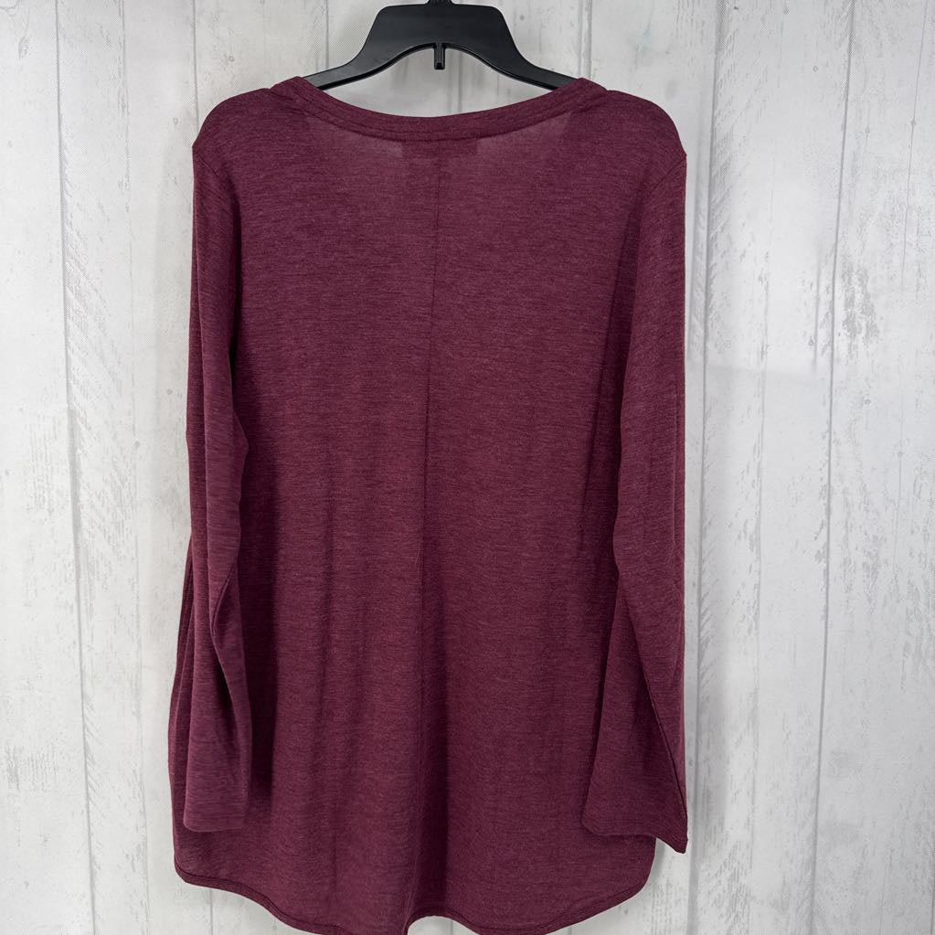 R34 XL v-neck l/s tee