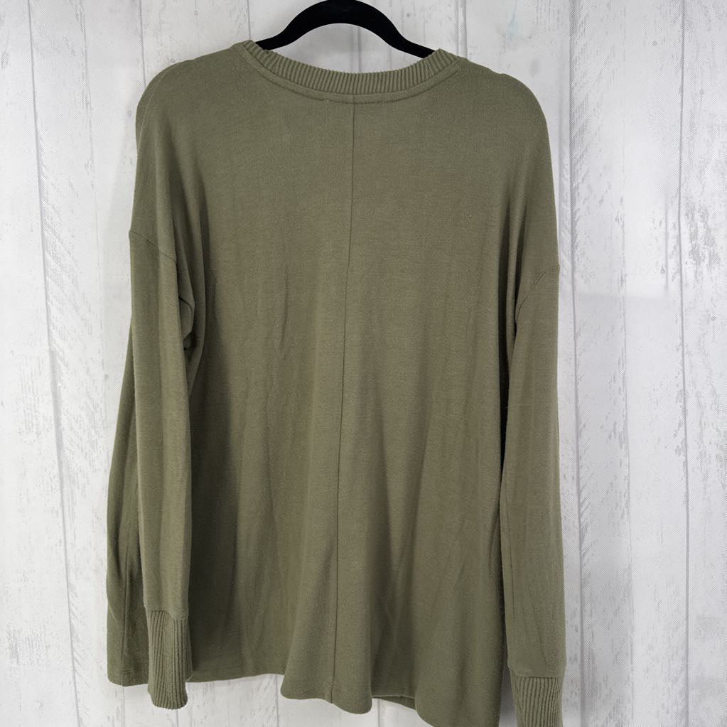XXL v-neck l/s top