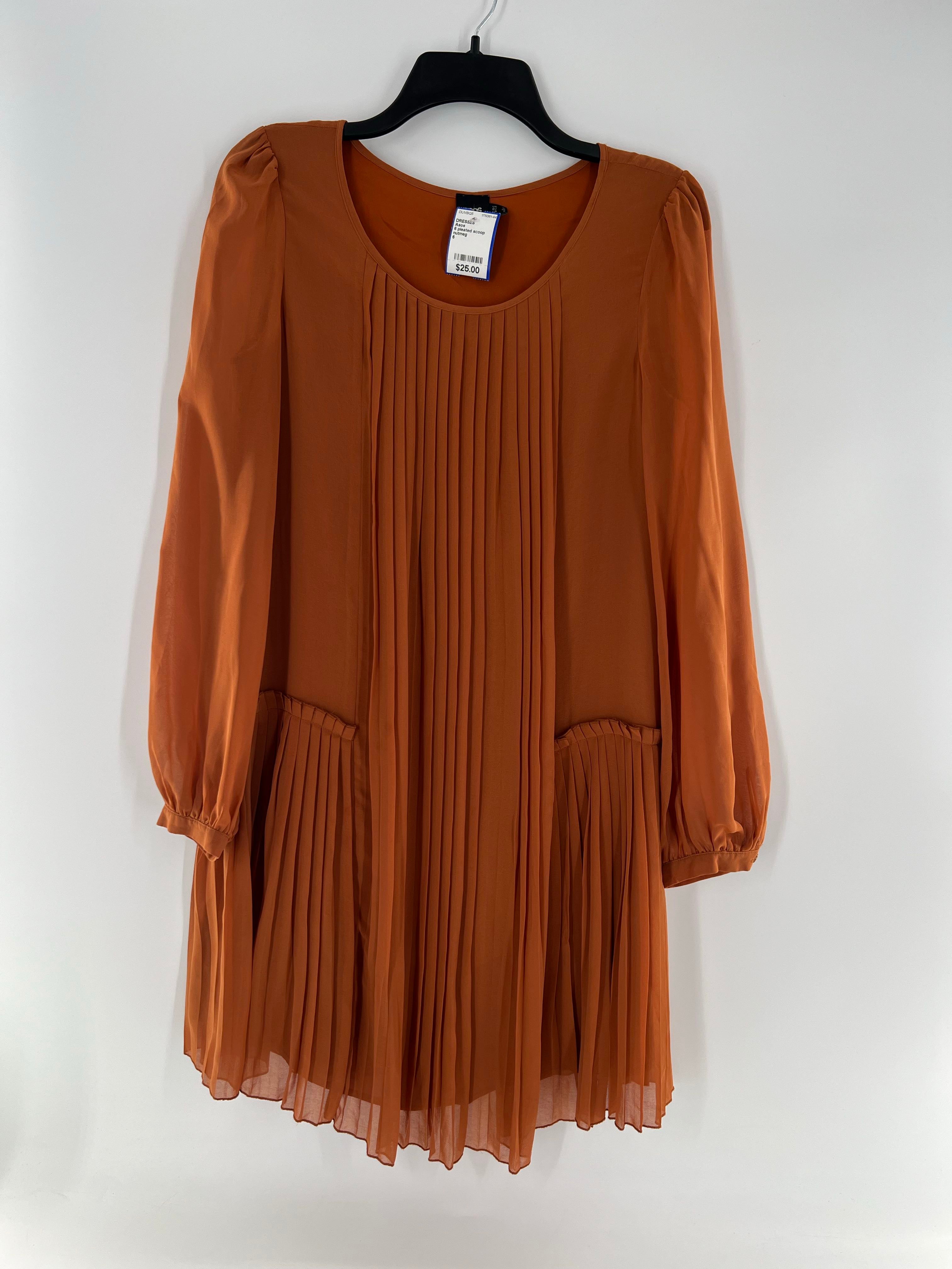 6 pleated scoop neck l/s dress