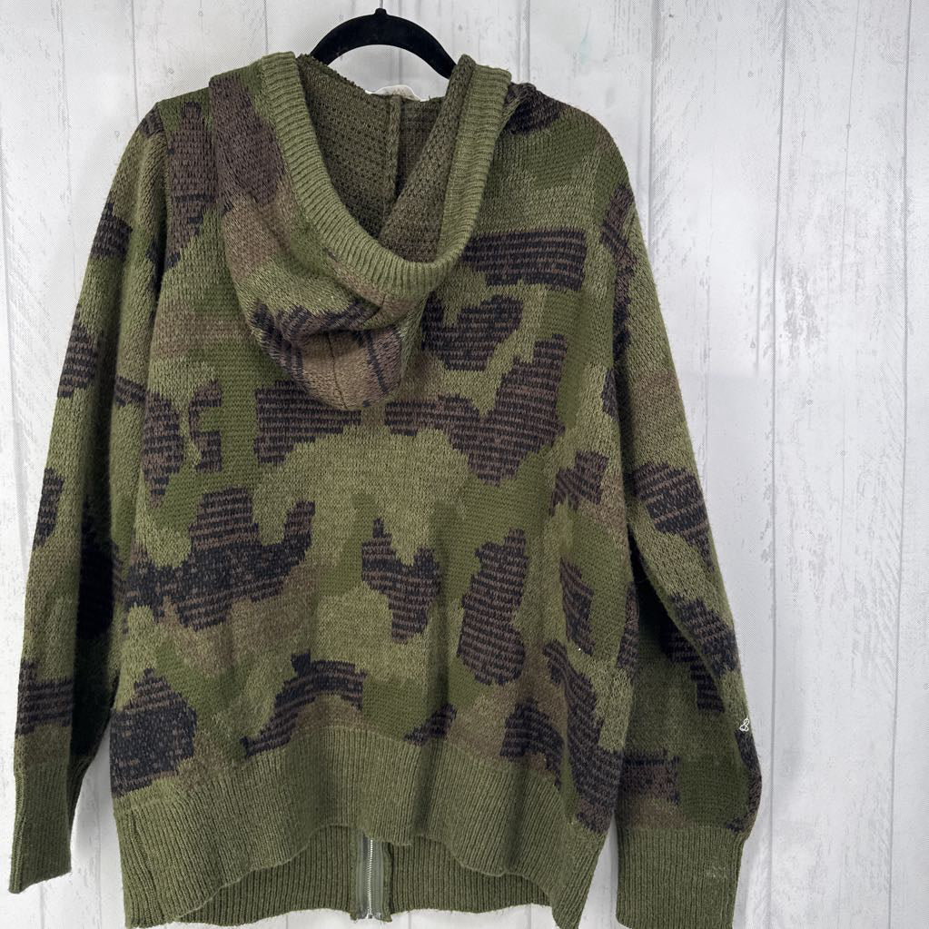 3XL camo print zip-up sweater