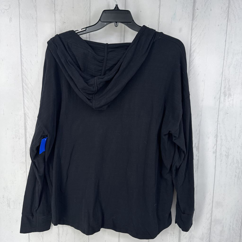 XL v-neck hooded l/s top