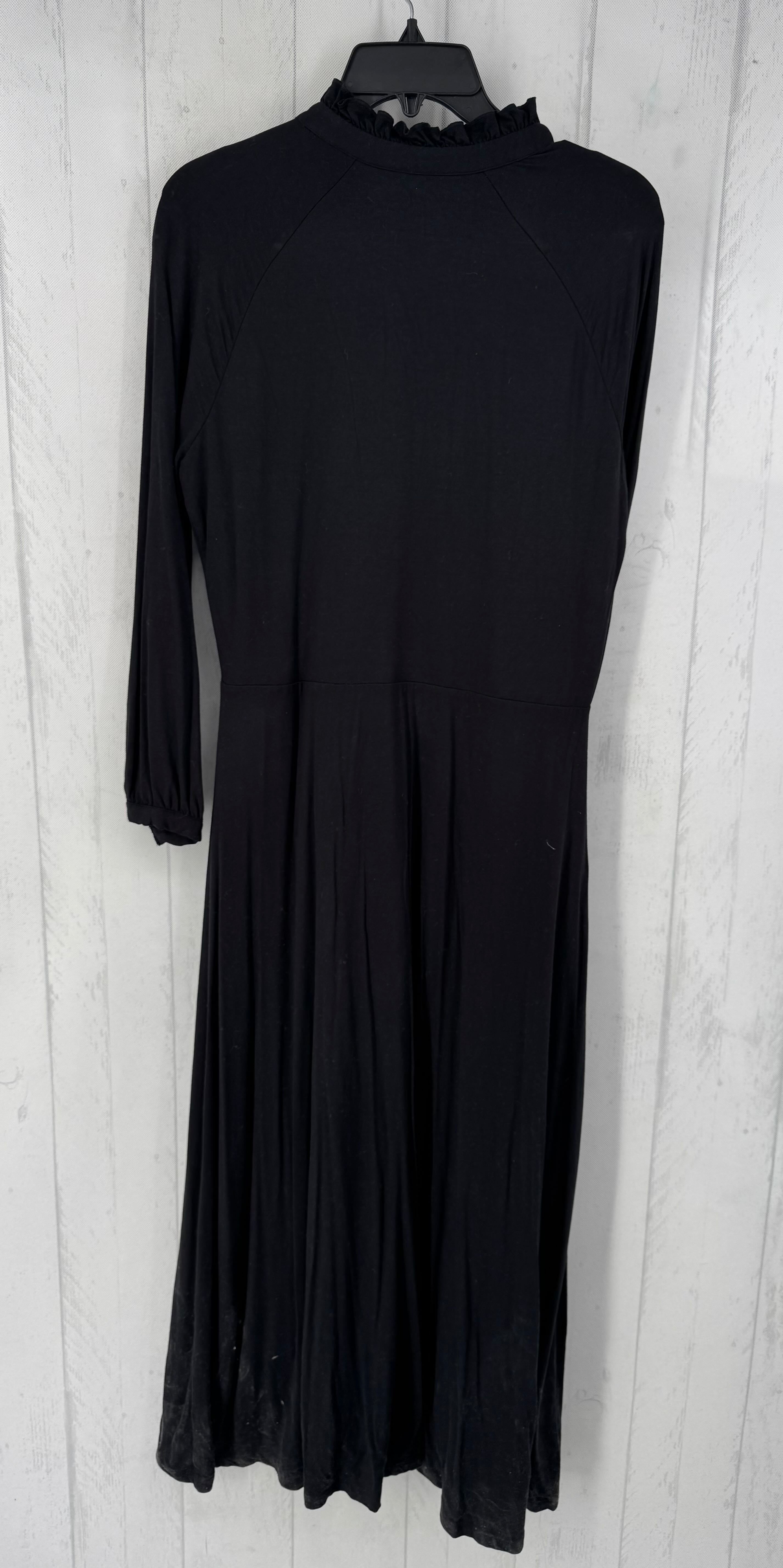 8 tie front v-neck tiered l/s dress